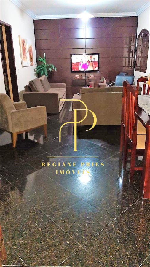 Casa para Venda em Teresópolis, Fazendinha, 3 dormitórios, 1 suíte, 2 banheiros, 5 vagas - Benetton Imóveis