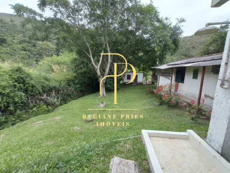 Chácara à venda com 6 quartos, 211m² - Pessegueiros,Teresópolis