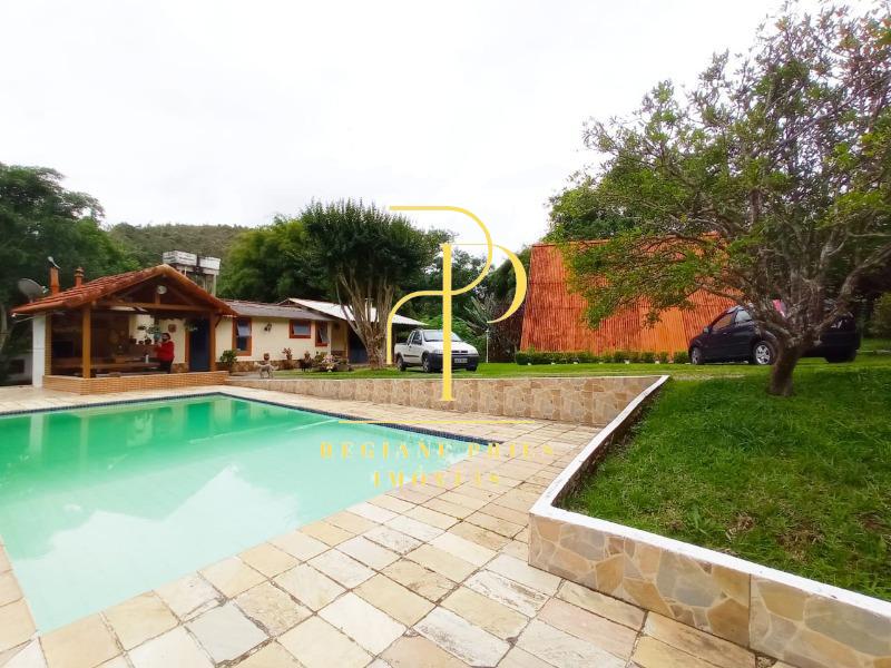 Chácara à venda com 6 quartos, 211m² - Pessegueiros,Teresópolis