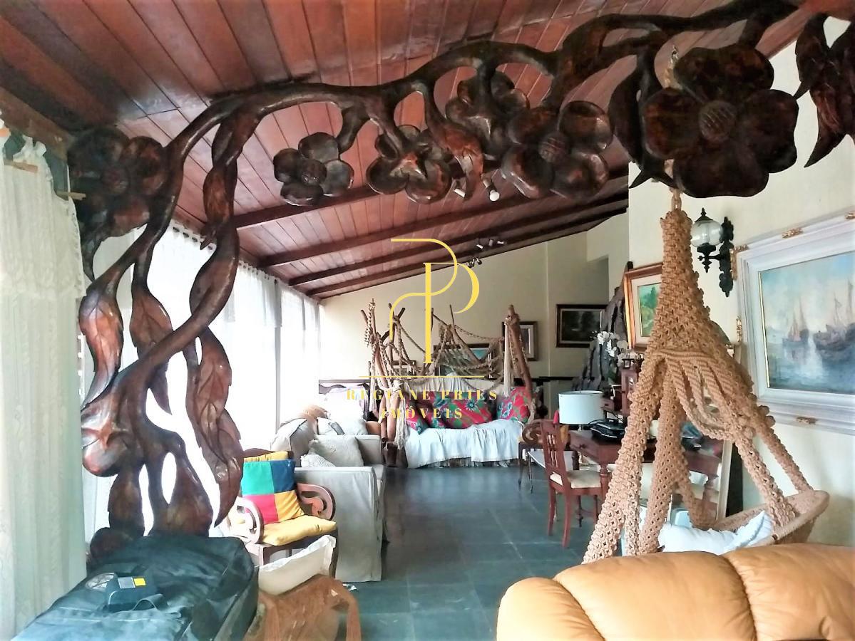 Casa à venda com 3 quartos, 245m² - Santa Cecília,Teresópolis