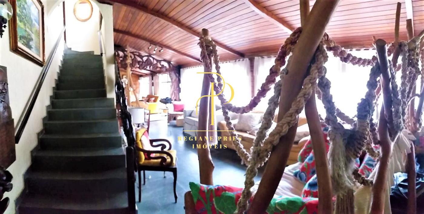 Casa à venda com 3 quartos, 245m² - Santa Cecília,Teresópolis