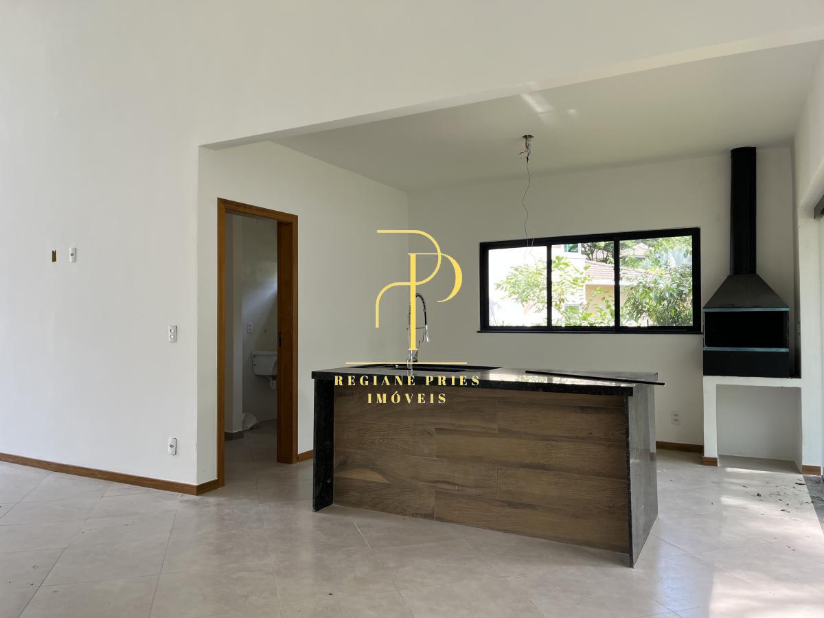 Casa em Condomínio para Venda em Teresópolis, Vargem Grande, 3 dormitórios, 3 suítes, 3 banheiros, 1 vaga - Benetton Imóveis