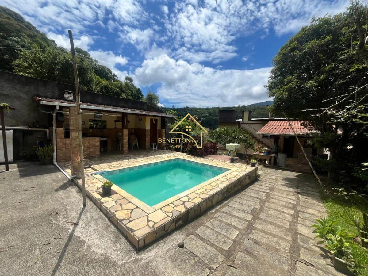 Casa à venda com 5 quartos, 294m² - Vale do Paraíso,Teresópolis