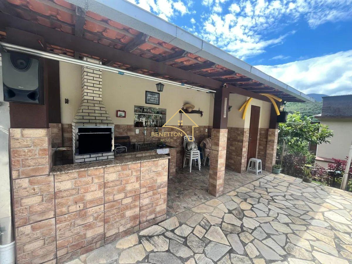 Casa à venda em Teresópolis, Vale do Paraíso, com 5 quartos, 294m² - Benetton Imóveis