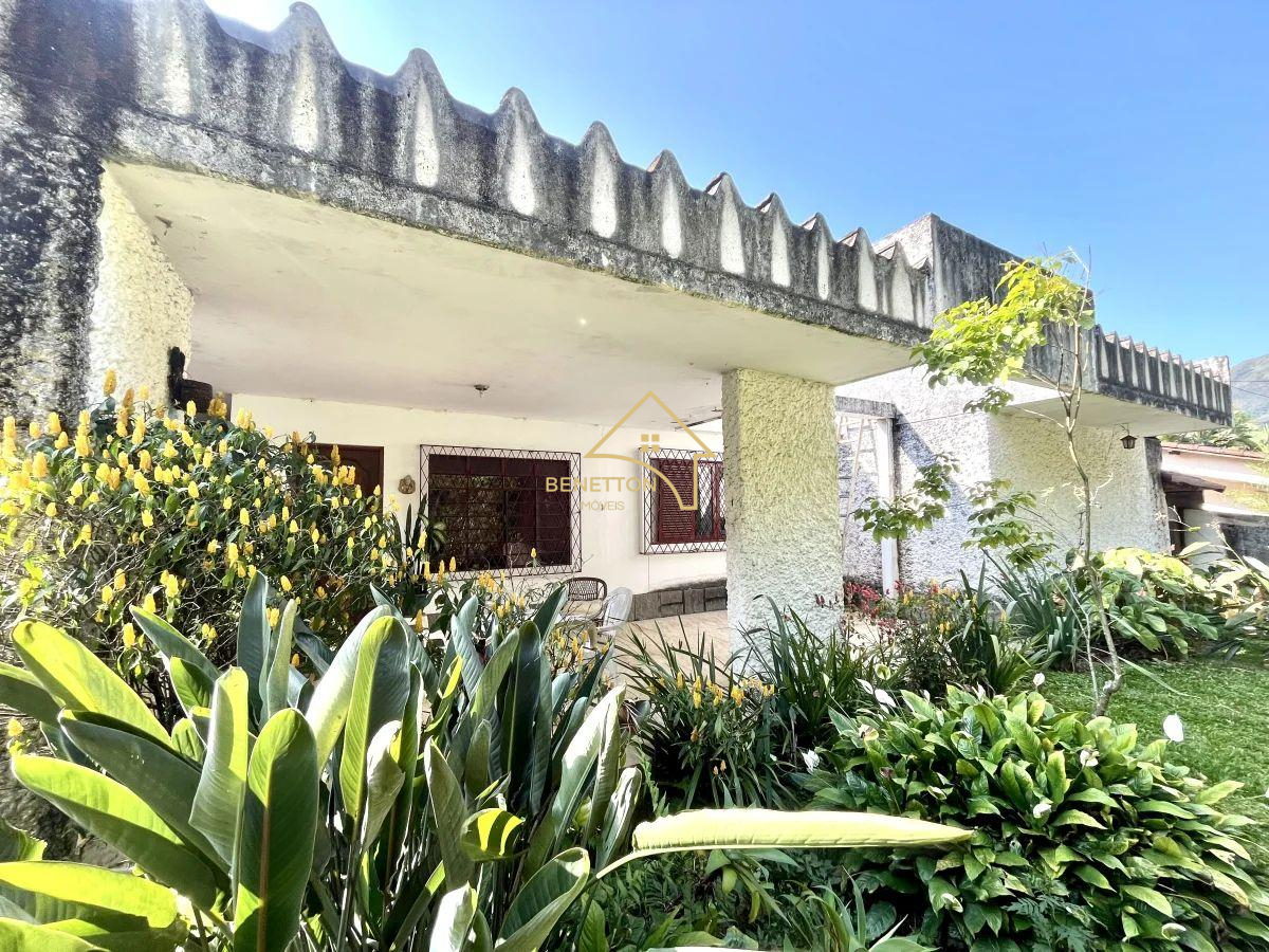 Casa à venda com 3 quartos, 212,29m² - Carlos Guinle,Teresópolis