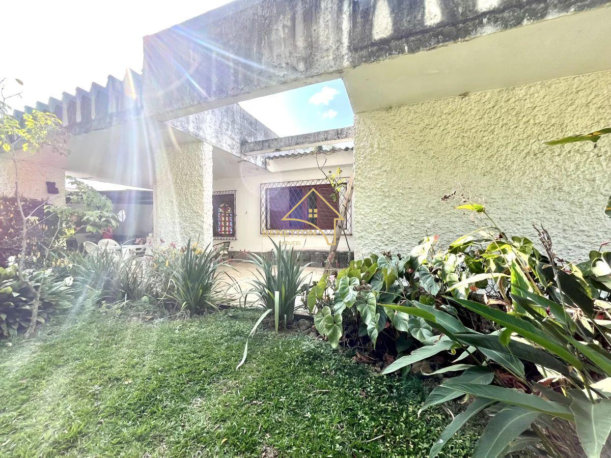 Casa à venda com 3 quartos, 212,29m² - Carlos Guinle,Teresópolis